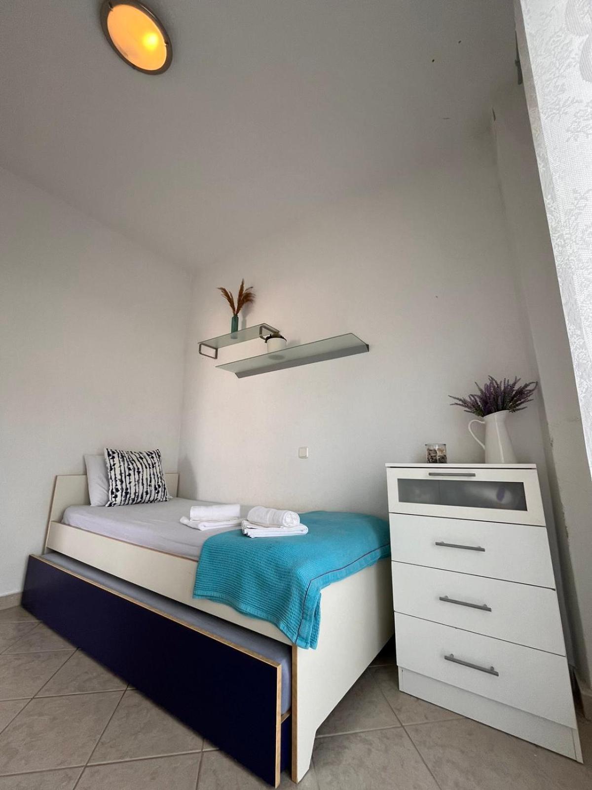 Ocean View Apartments Vrasna Bagian luar foto